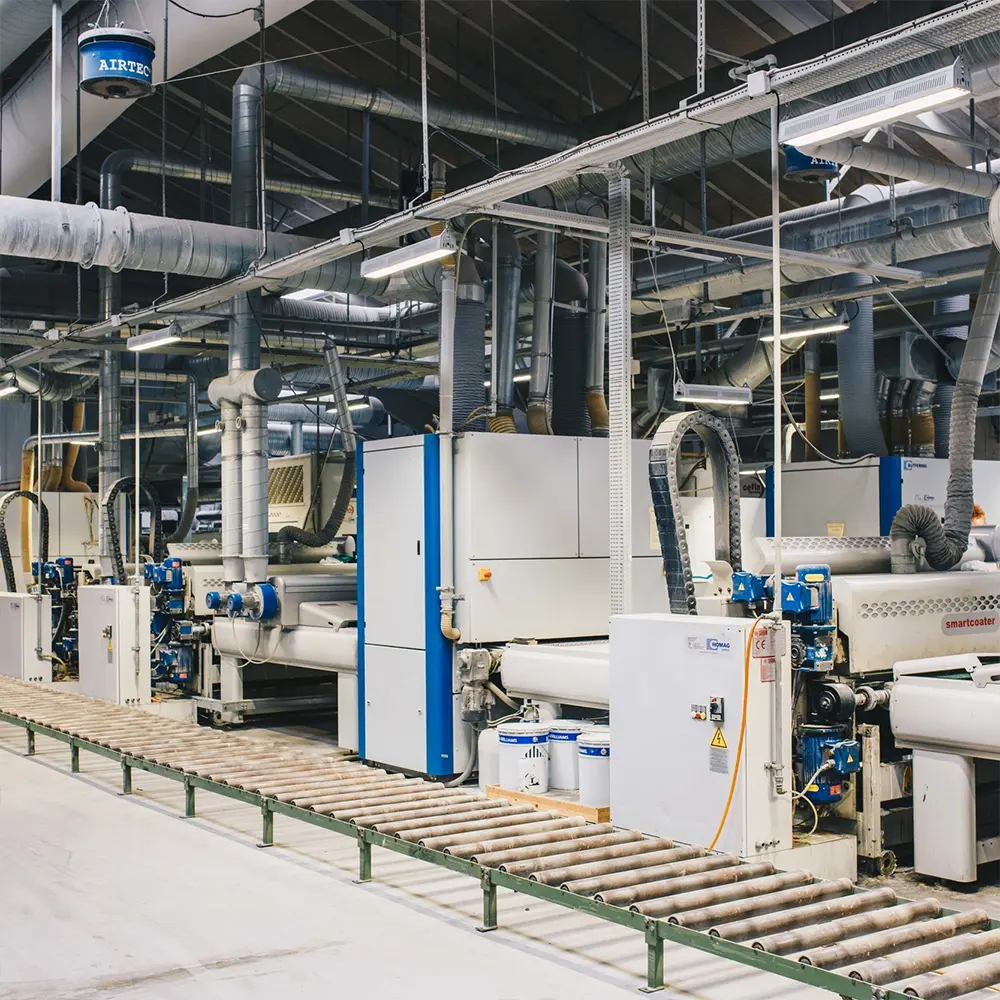 BF12 nærbillede af maskiner i fabrik